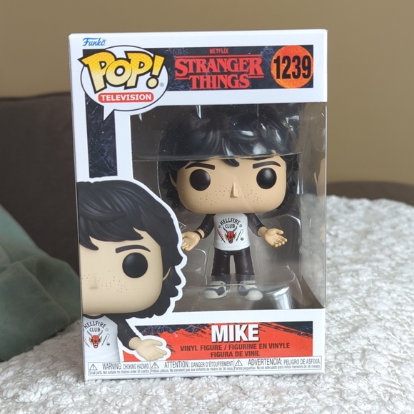Stranger Things Mike Funko Pop NEW 1239 - Picture 1 of 7